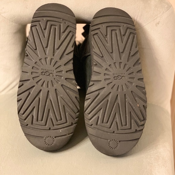 UGG - Picture 2 of 3